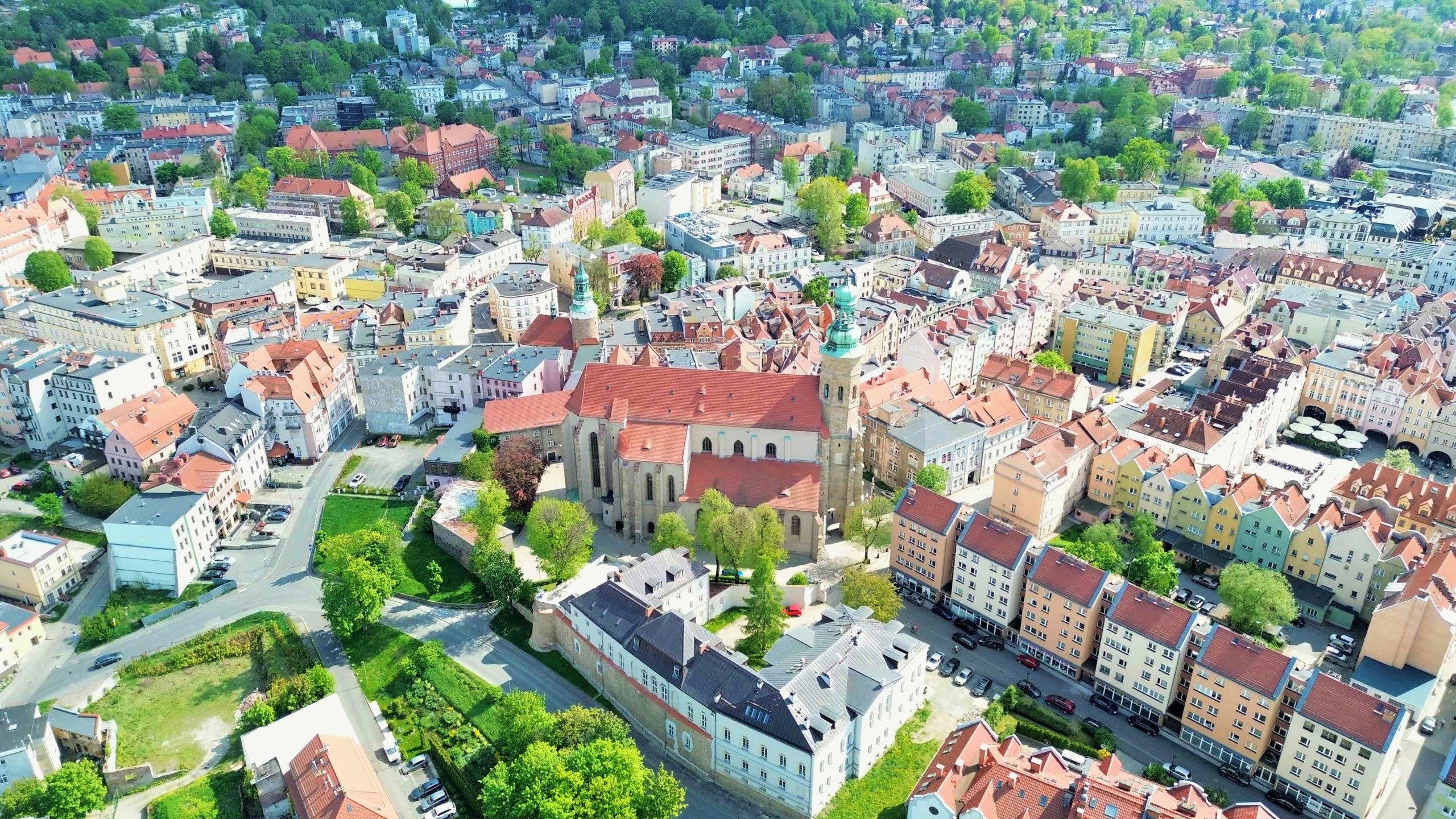 Najlepsze dzielnice do zamieszkania w Jeleniej Górze Najlepsze dzielnice do zamieszkania w Jeleniej Górze